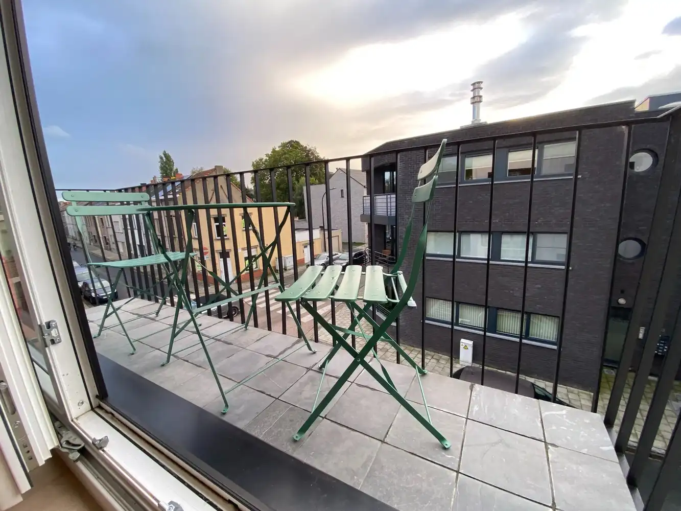 ENERGIEZUINIG GERENOVEERD APP. INCLUSIEF GARAGEBOX EN KELDER NABIJ LEO DE BETHUNELAAN foto 3