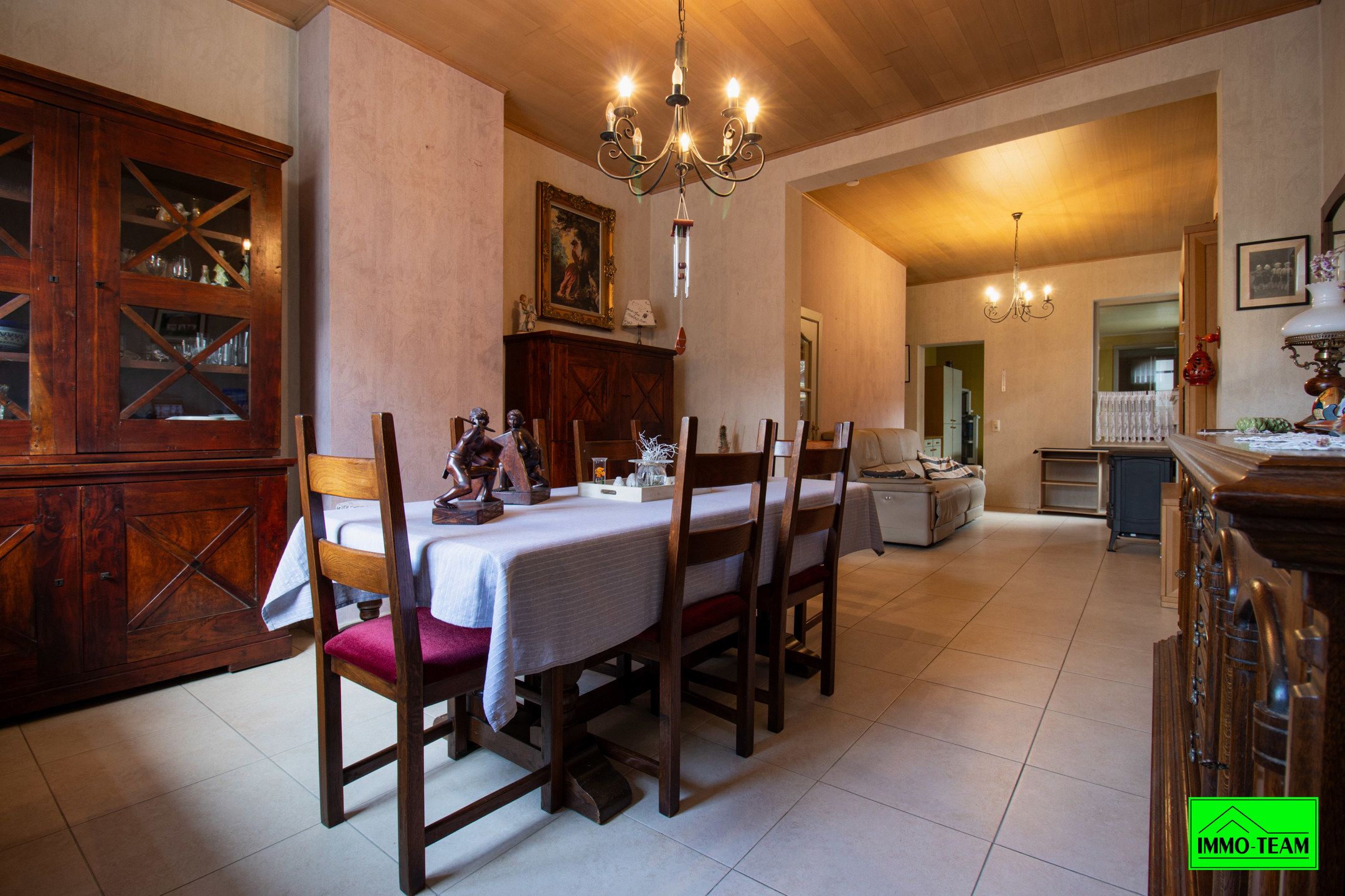Goed onderhouden rijwoning met garage en ruim atelier foto 3