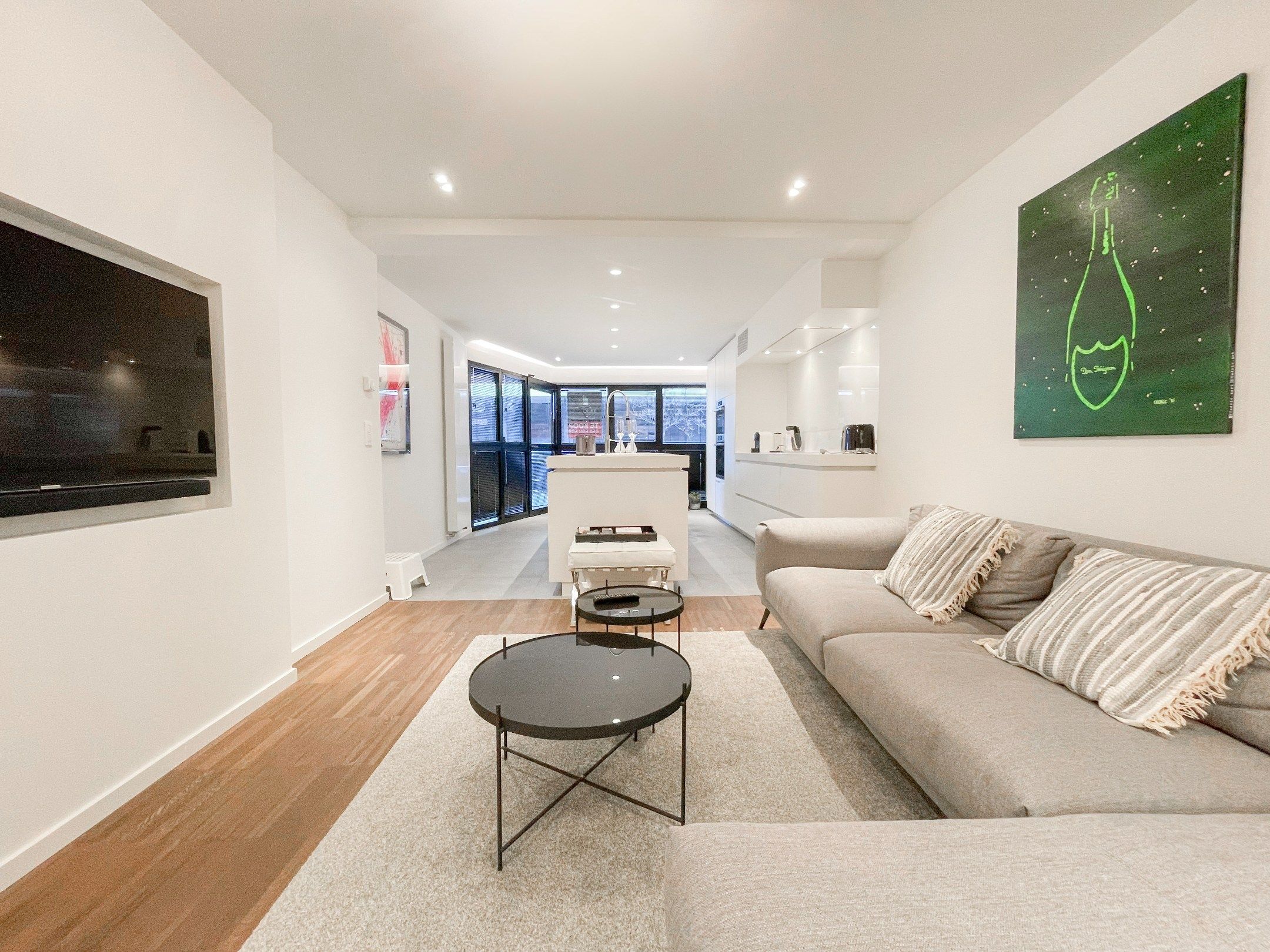 Stijlvol, instapklaar appartement met een ruim terras gelegen aan het Lichttorenplein op enkele passen van de zee. foto 7