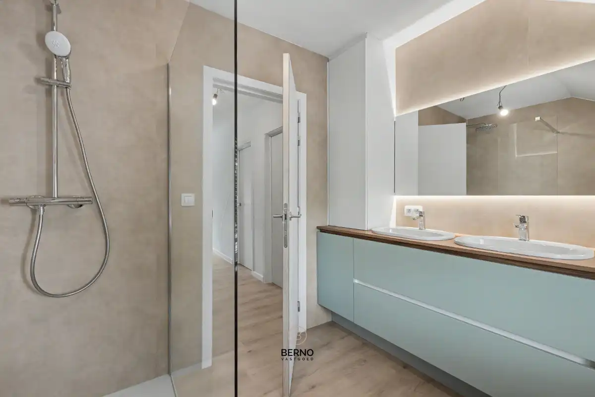 Instapklare en energiezuinige gerenoveerde woning. foto 14
