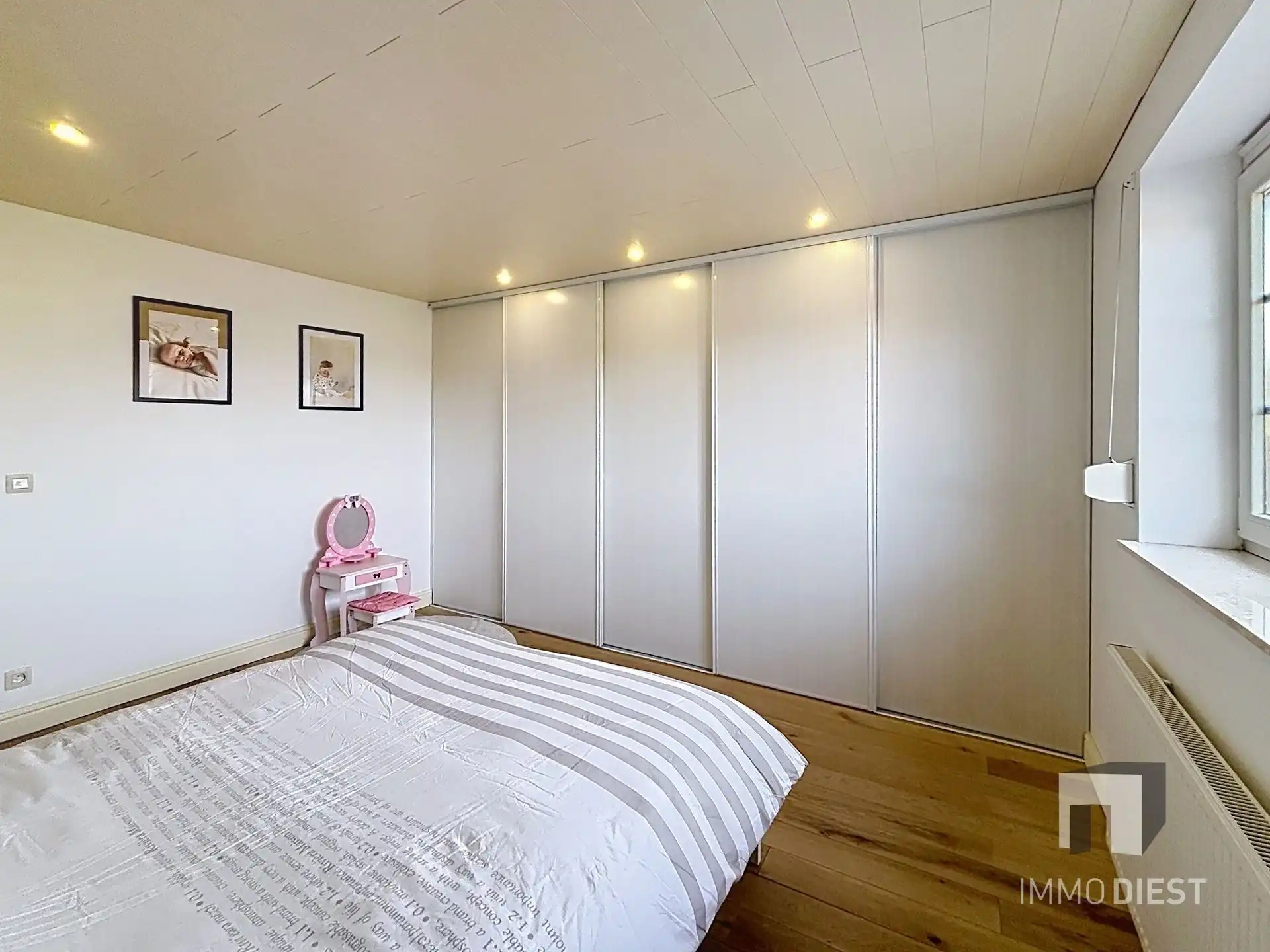 Trendy - volledig gerenoveerde woning met 3 slaapk en 2 badkamers foto 18