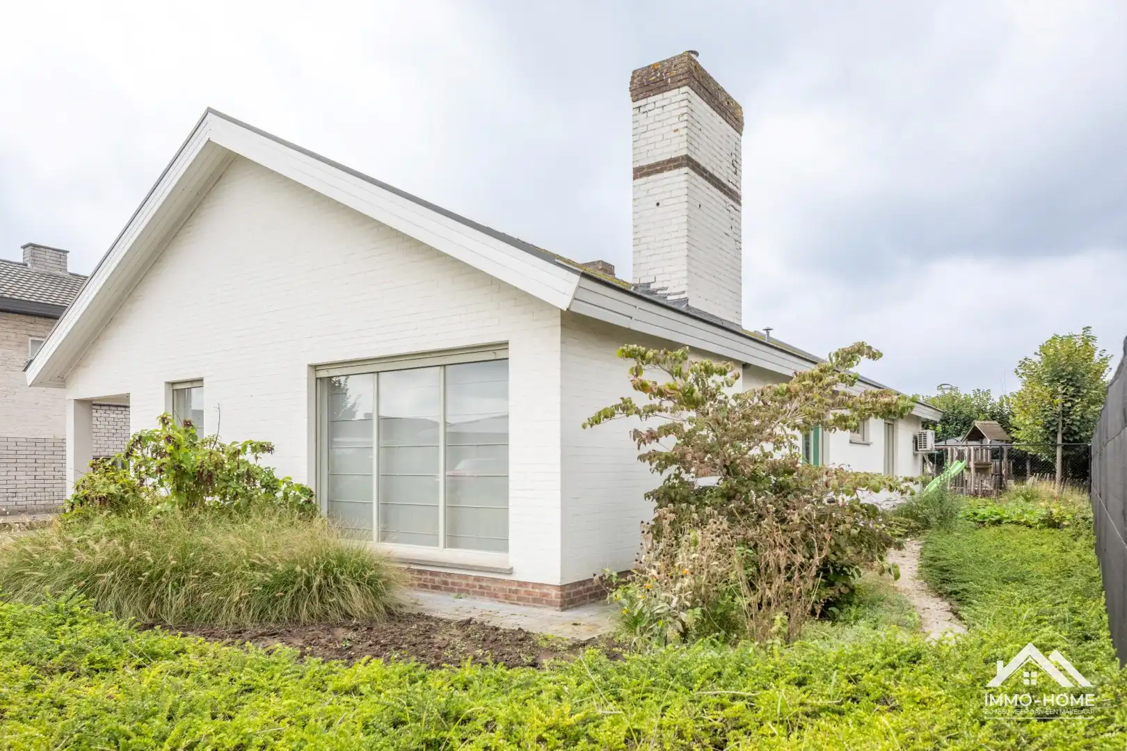 Instapklare vrijstaande bungalow in woonwijk!  foto 3