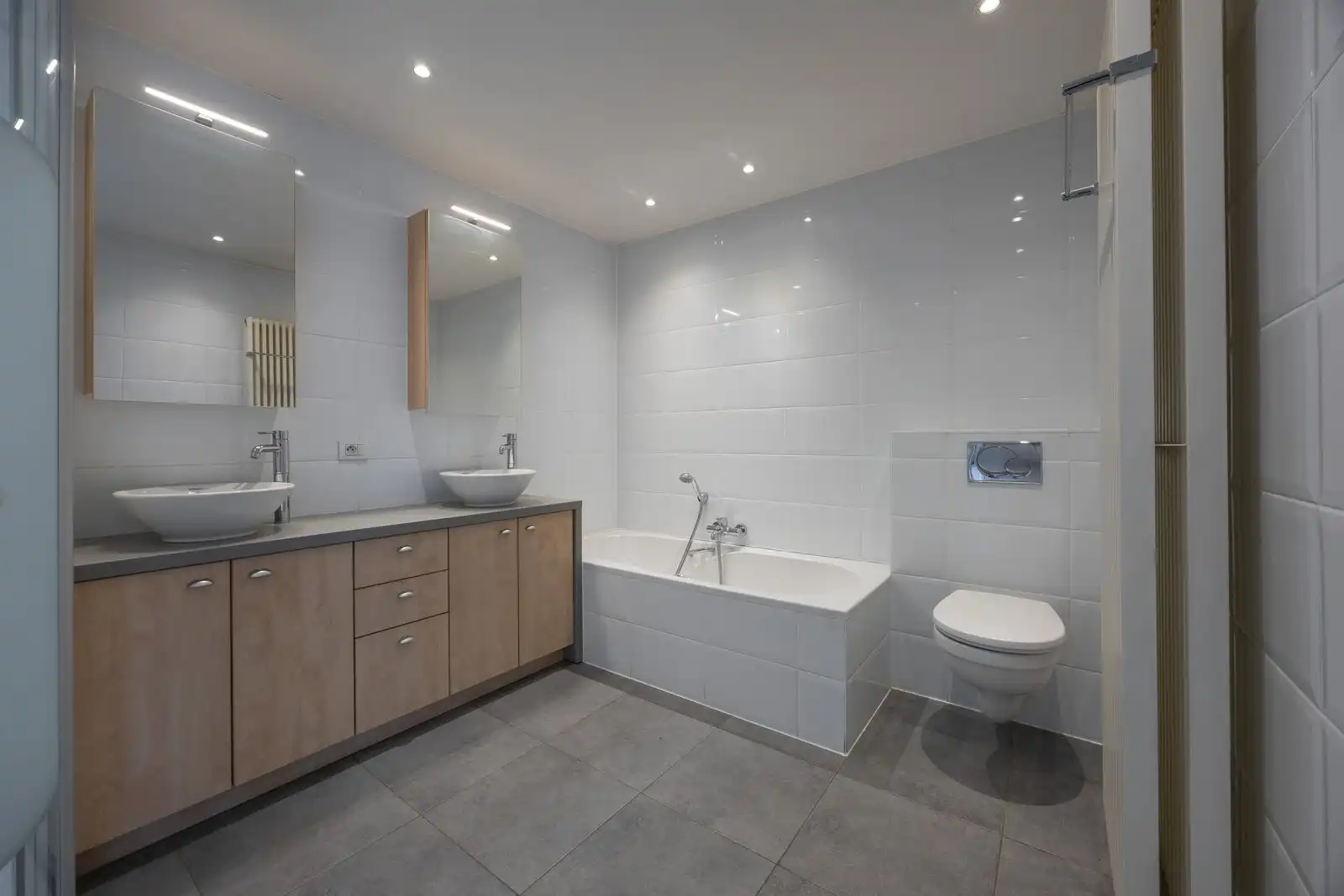 Ruim en instapklaar 3-slaapkamerappartement in hartje Oostende foto 11