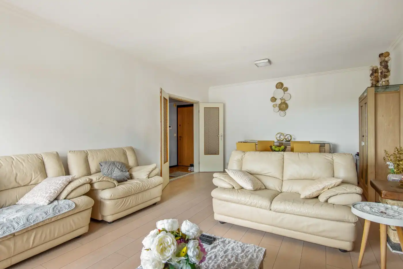 Ruim 3-slpk. appartement met terras en prachtig zicht in Berchem foto {{pictureIndex}}