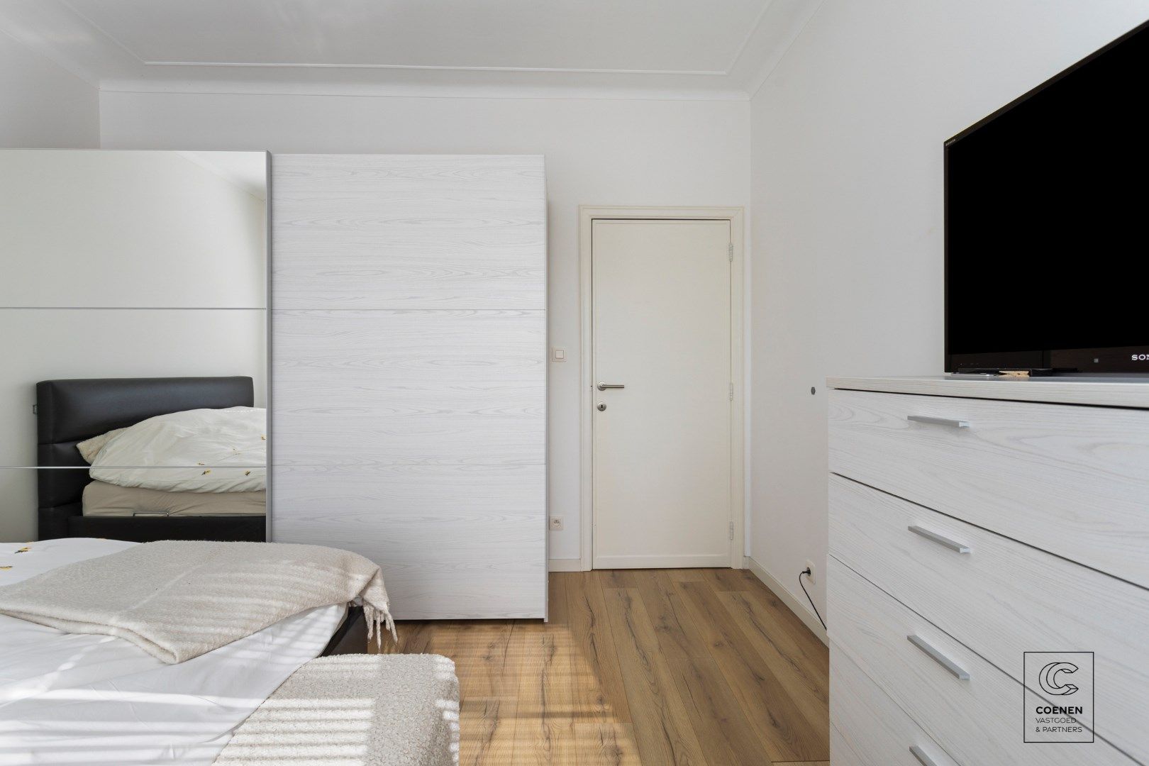 Prachtig gerenoveerd appartement met 2 slaapkamers, terras en bew. opp. van 80m2! foto 10