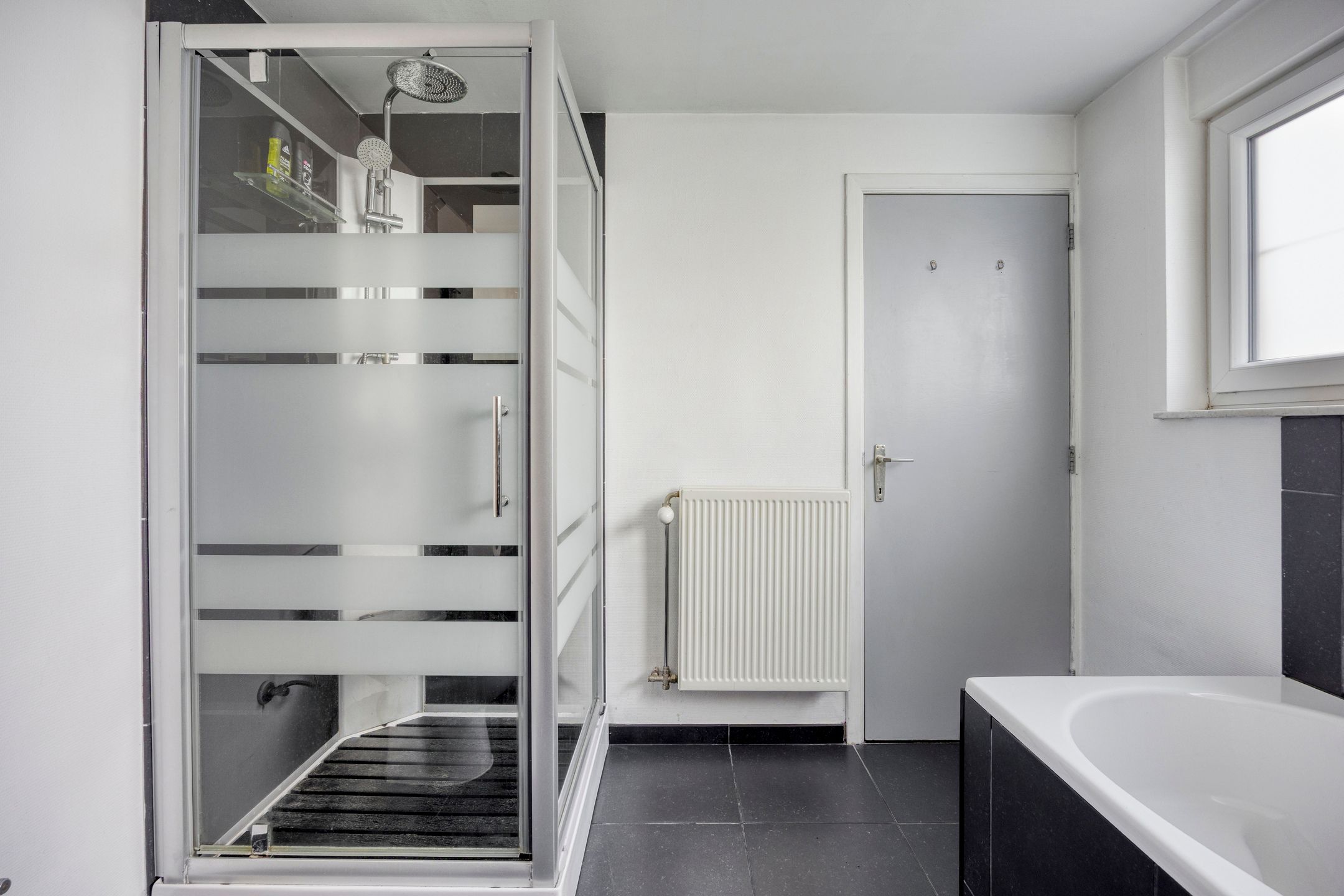 Halfopen bebouwing op uitstekende locatie foto 26