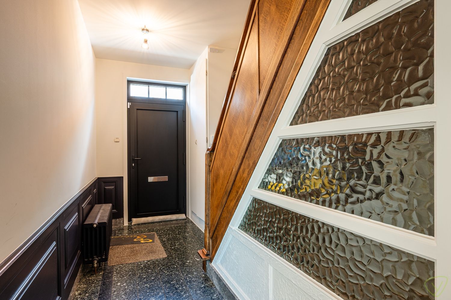 Instapklare woning met tuin en vlakbij het centrum van Eeklo foto 2