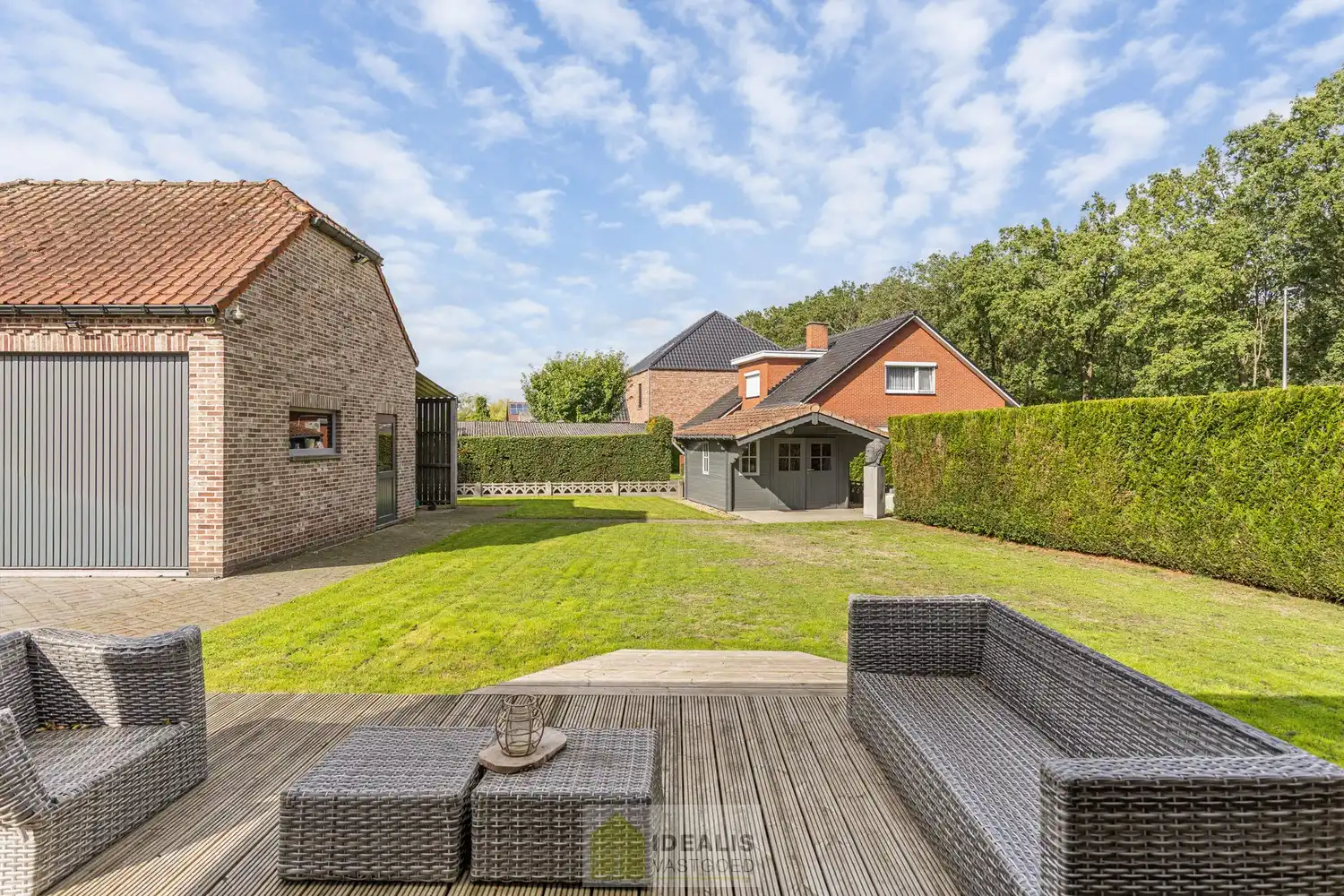 IDEALIS VASTGOED – INSTAPKLARE EENGEZINSWONING MET 4 SLAAPKAMERS EN EEN BEWOONBARE OPPERVLAKTE VAN +- 195M² OP EEN PERCEEL VAN +- 9A 20CA IN KLEINE-BROGEL (PEER). De woning is gelegen vlak bij de dorpskern van het gezellige kleine-Brogel en op enkele minuten verwijderd van de centra van Peer, Kaulille, Bocholt en Pelt. Ideaal voor zij die op zoek zijn naar een ruime instapklare woning met 4 slaapkamers!! foto 26