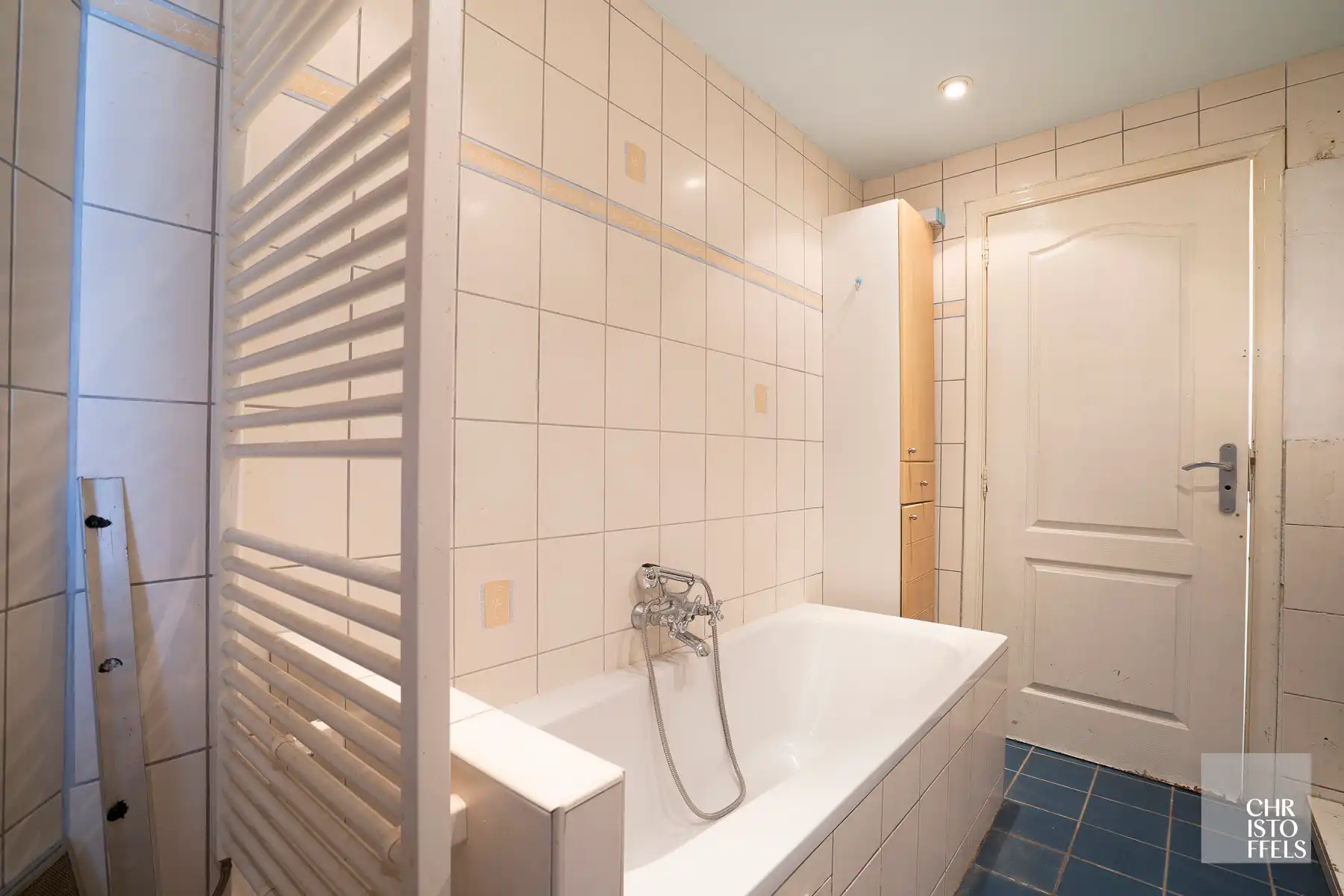 Te renoveren woning met 3 slaapkamers op ruim perceel van 1.085 m² foto 10