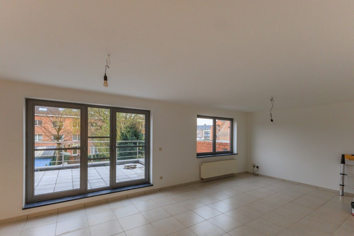 Ruim triplex appartement met parkeerplaats foto 5