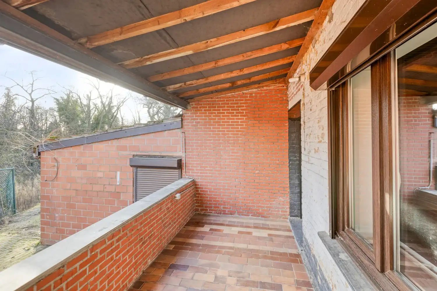 Te renoveren rijwoning met veel potentieel in hartje Genk foto 30