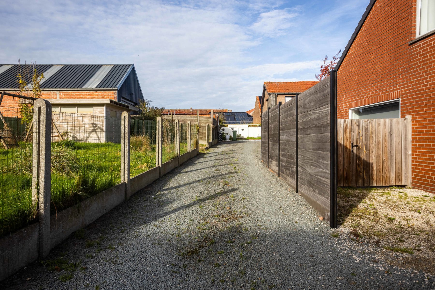 Rustig gelegen open bebouwing met privatieve oprit  foto 16