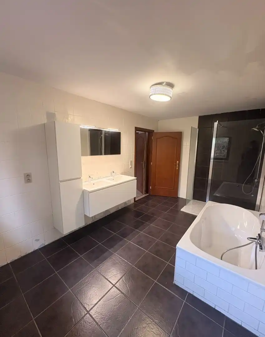 Uitzonderlijk ruime, vrijstaande woning met tuin te huur in Maasmechelen foto 13