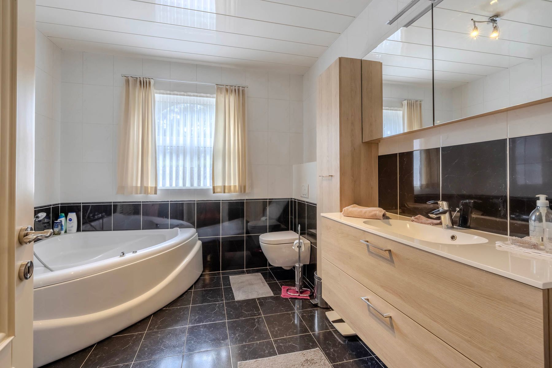 Villa met 4 slpk, bureau en dubbele garage op 1.726m2 foto 17
