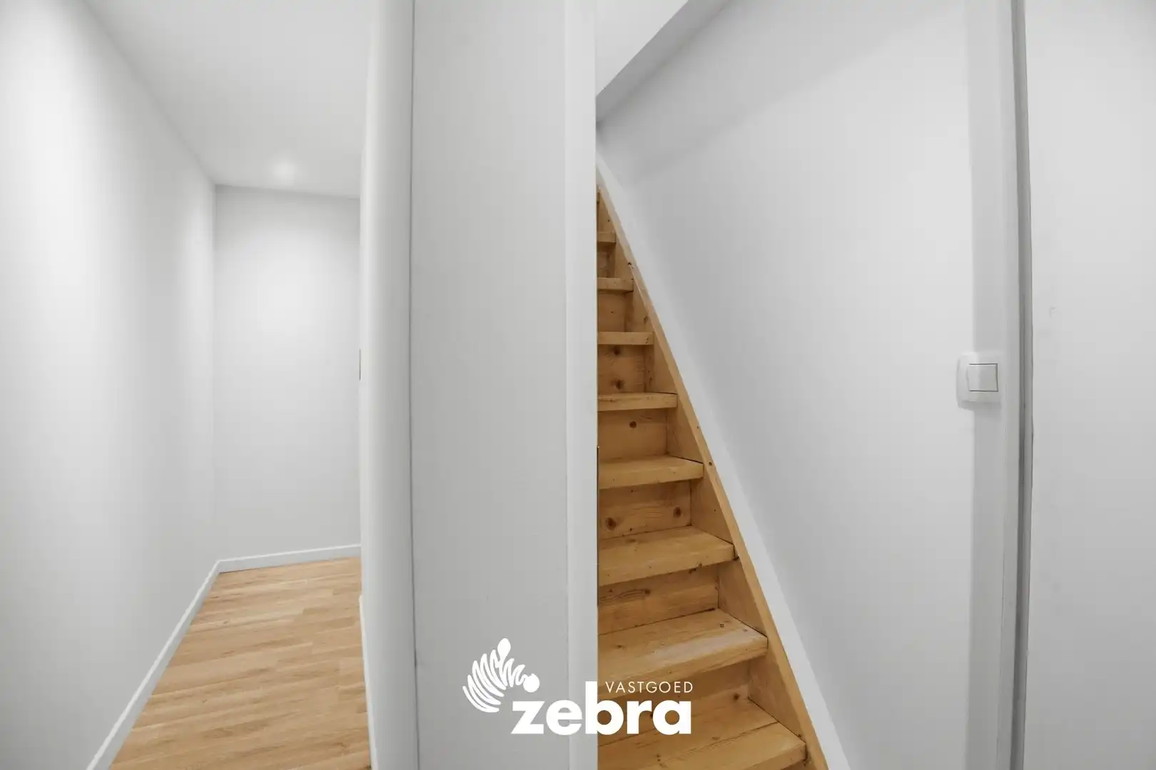 Volledig vernieuwd halfopen bebouwing in hartje Rumbeke! foto 8