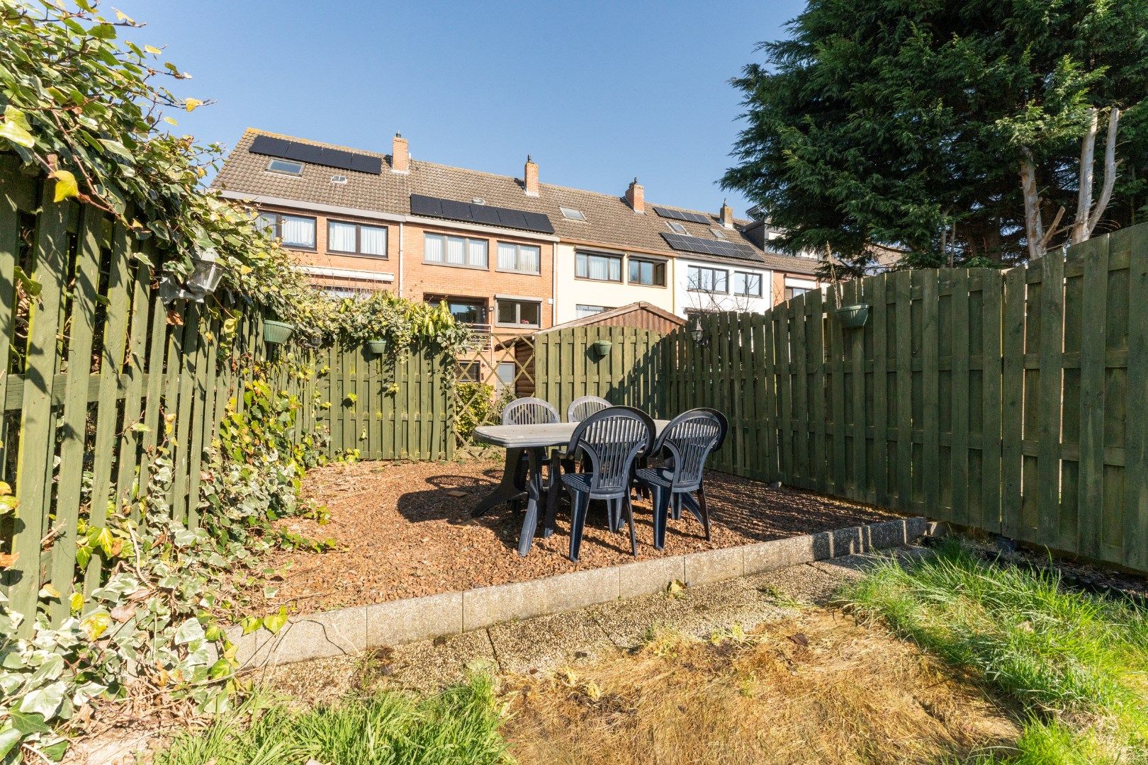 Volledig te renoveren stadswoning met zonnige tuin en tal van mogelijkheden op strategische ligging! foto 4