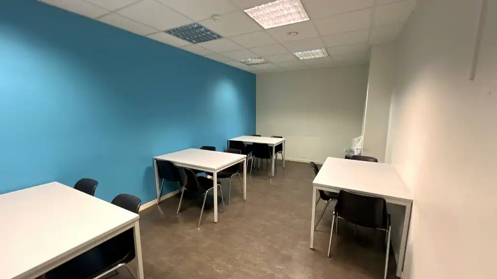 Magazijn met sociale ruimtes te huur in Industriepark-Drongen foto 10