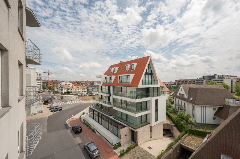 Lichtvolle, instapklare penthouse met drie volwaardige slaapkamers, meerdere terrassen en een open zicht op La Réserve en het Casinoplein. foto 15