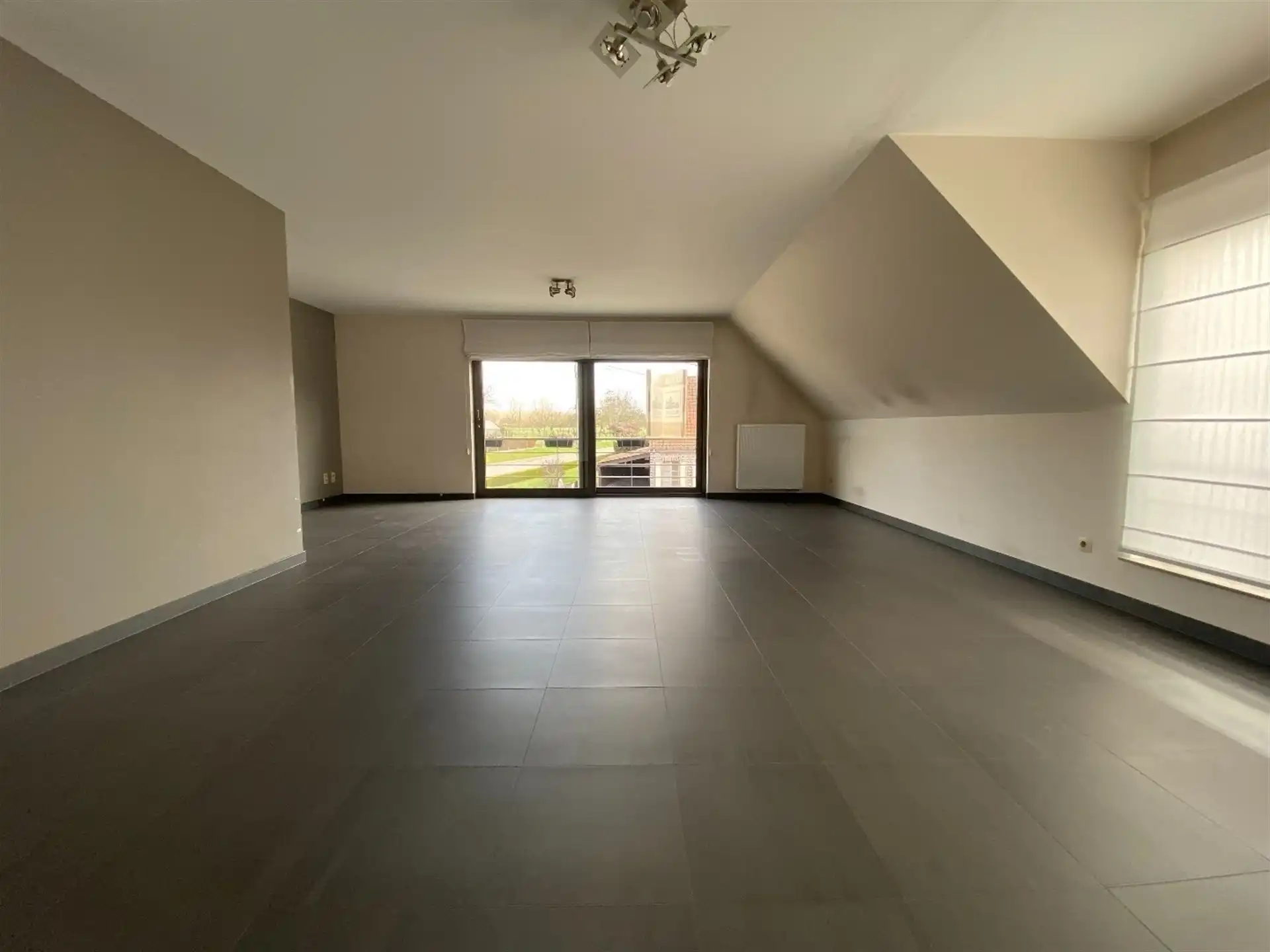Gunstig gelegen dakappartement met autostaanplaats foto 2