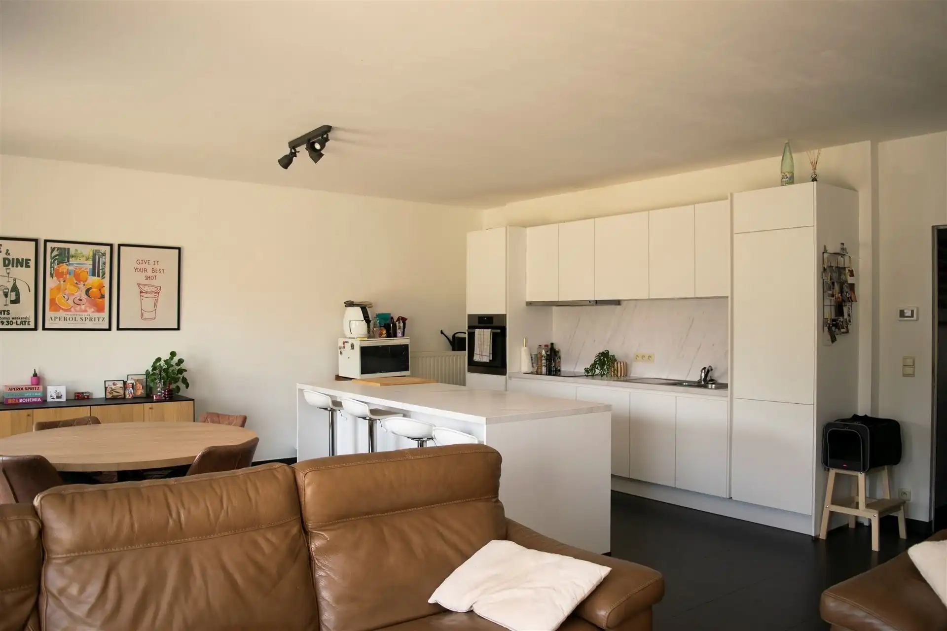 Gelijkvloers appartement met tuin foto {{pictureIndex}}