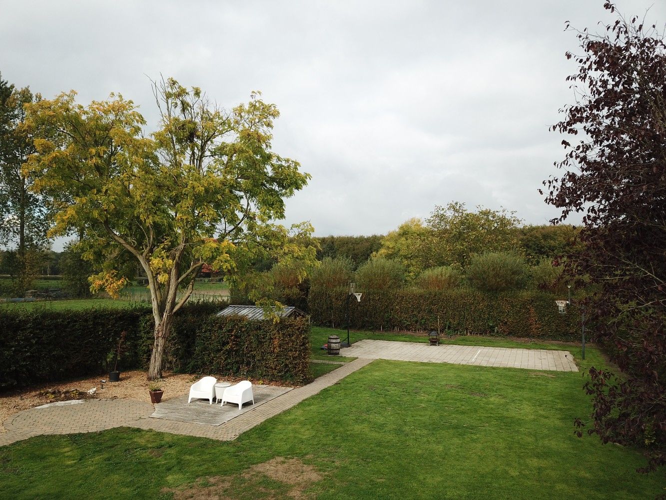 Rustig gelegen gezinswoning met mooie tuin foto 35