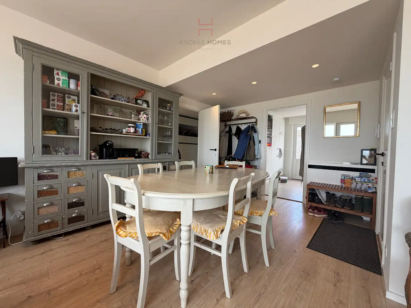 Gerenoveerd appartement op de zeedijk aan het Albertstrand foto 6