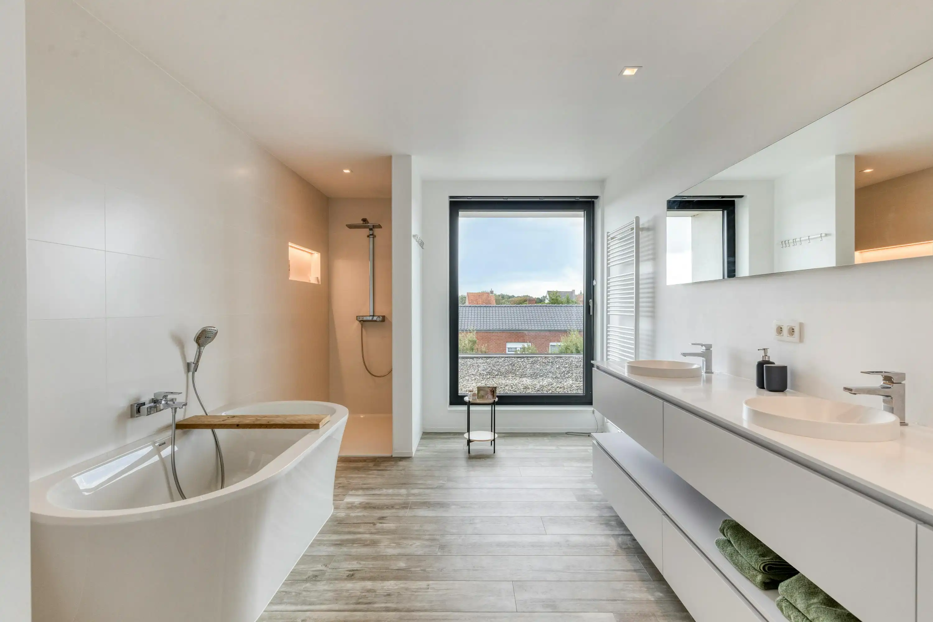 Hoogwaardig afgewerkte villa te koop op rustige locatie foto 16