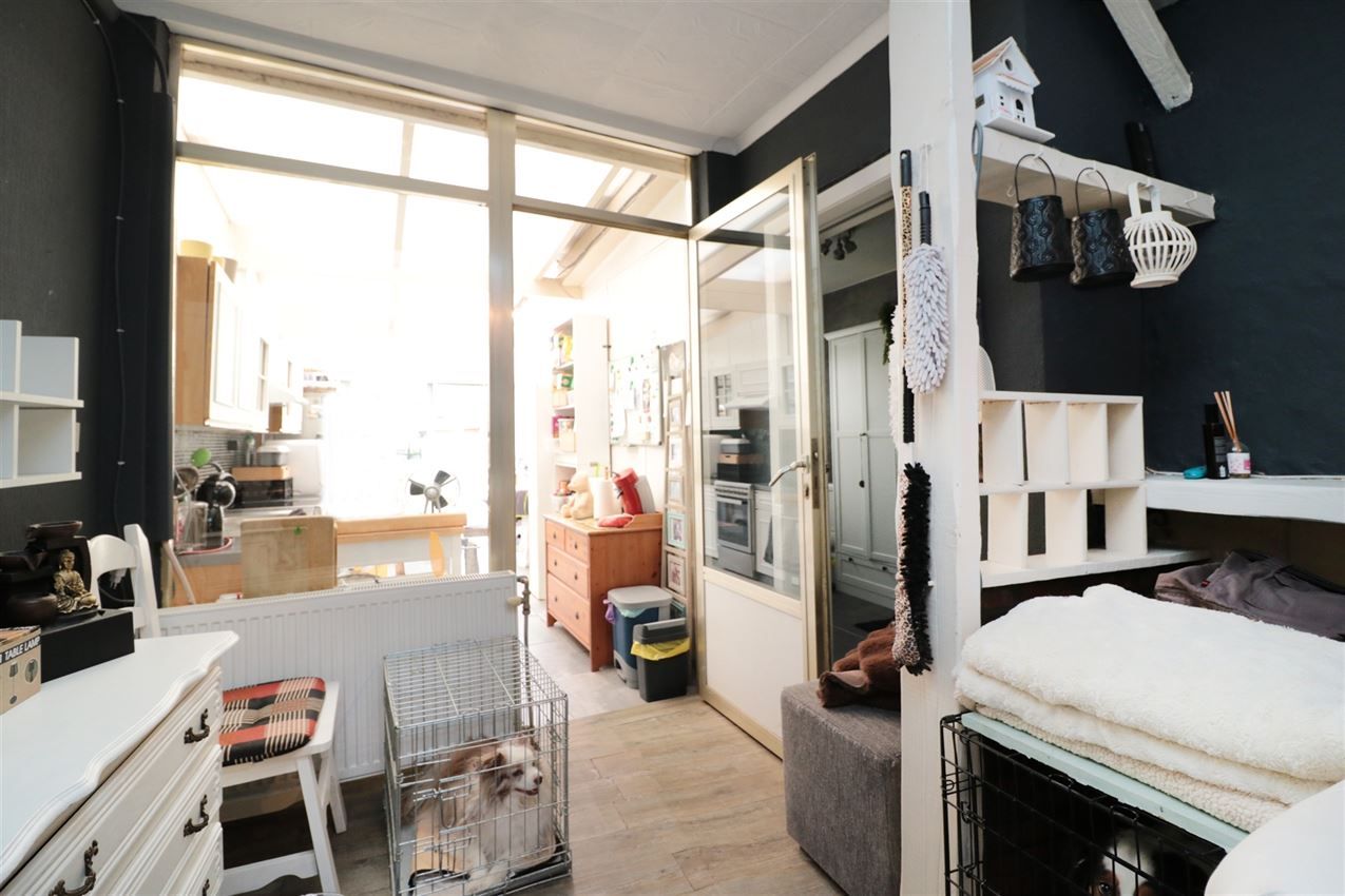 omgeving station en ziekenhuis, stadstuin, label D, neogotische stijl foto 42