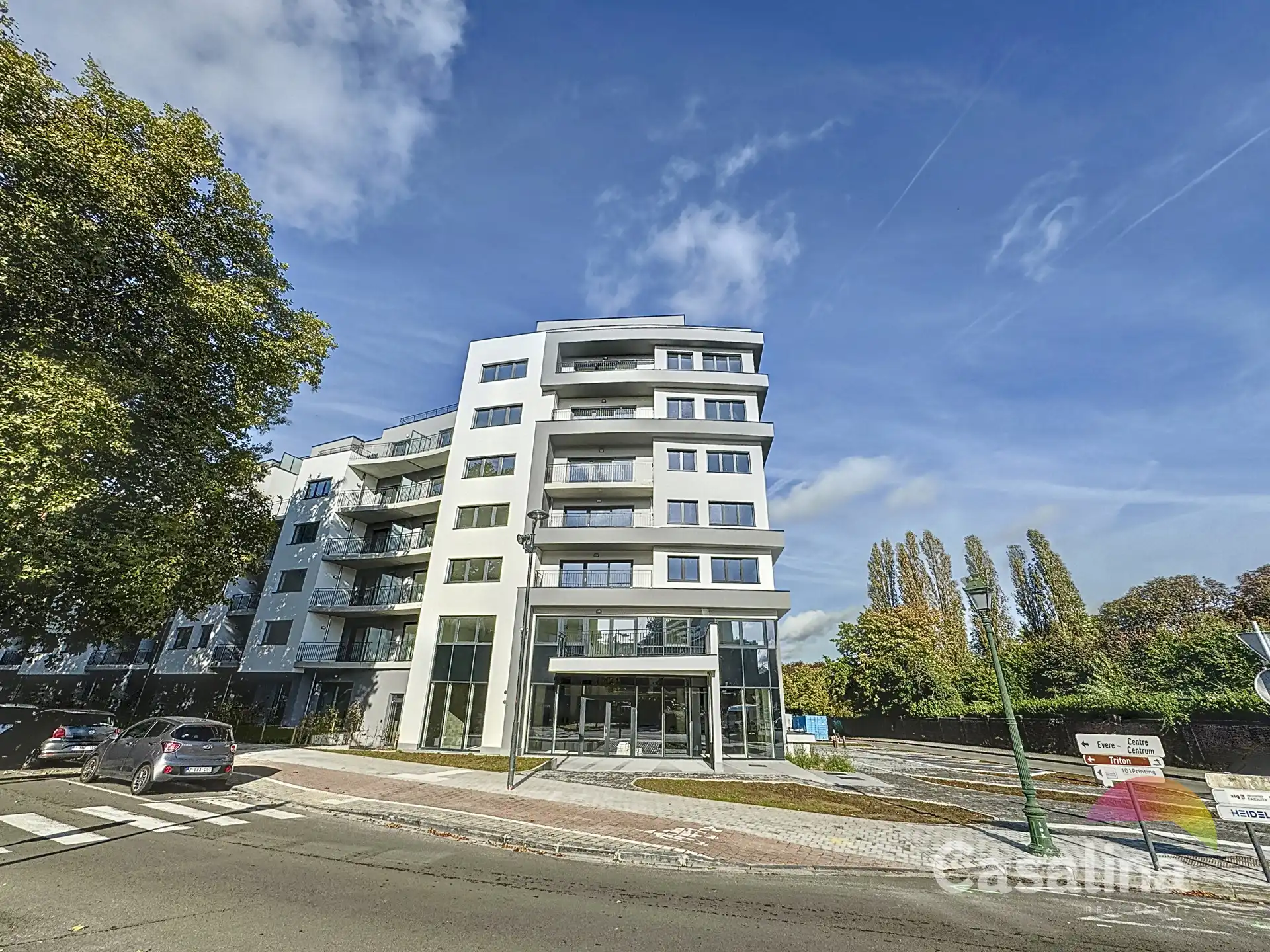 Handelsgelijkvloers te huur in een nieuwbouwproject foto 13