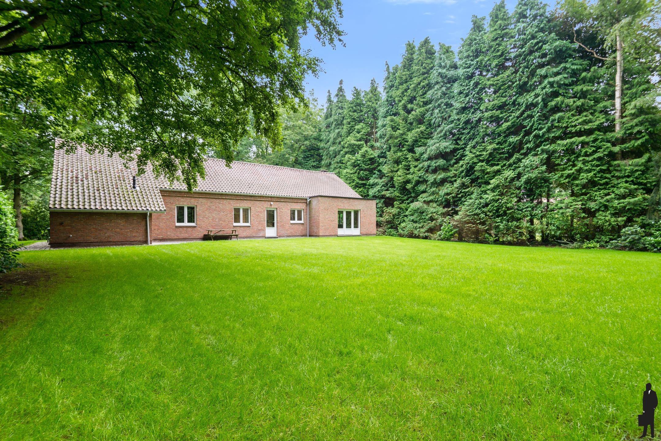 Op een top locatie gelegen gelijkvloerse villa op een prachtig perceel foto 3