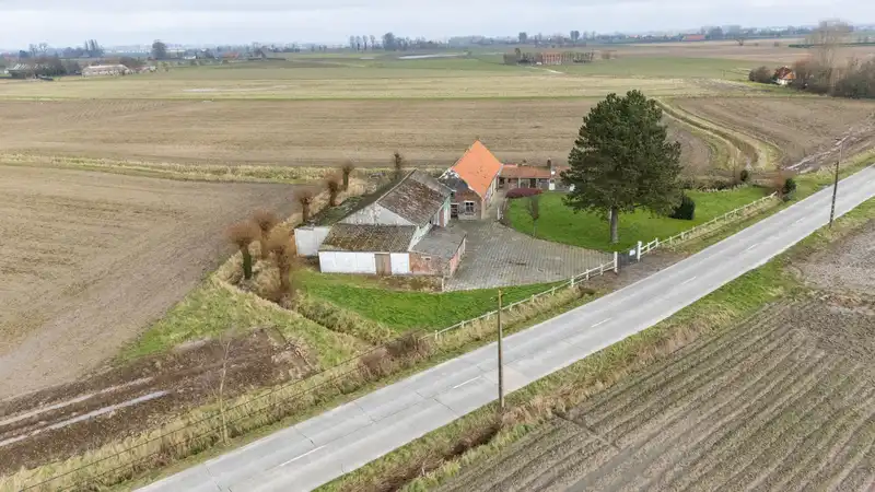 Hoeve met bijgebouwen foto 8