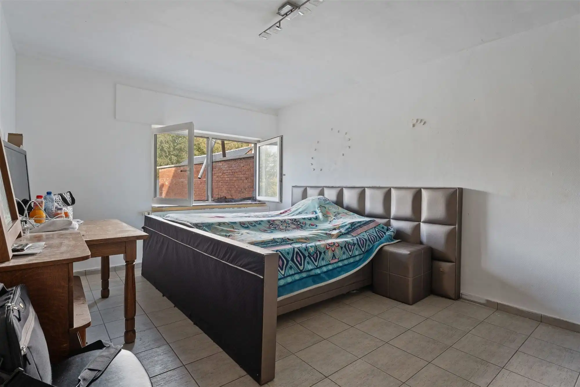 GERENOVEERD (2021) HANDELSPAND VAN 206 m2 MET EEN TE RENOVEREN BOVENLIGGEND APPARTEMENT (124 m2) MET 2 SLAAPKAMERS GELEGEN TE BERINGEN foto 15