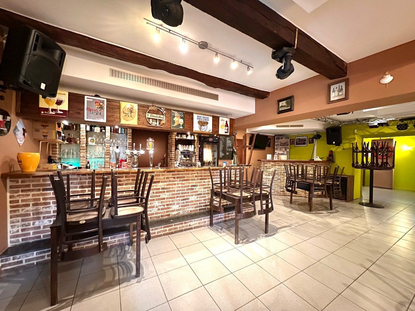 Ruim handelspand (café-restaurant) met terras, woonmogelijkheid en garage in Rutten (Tongeren) foto 3