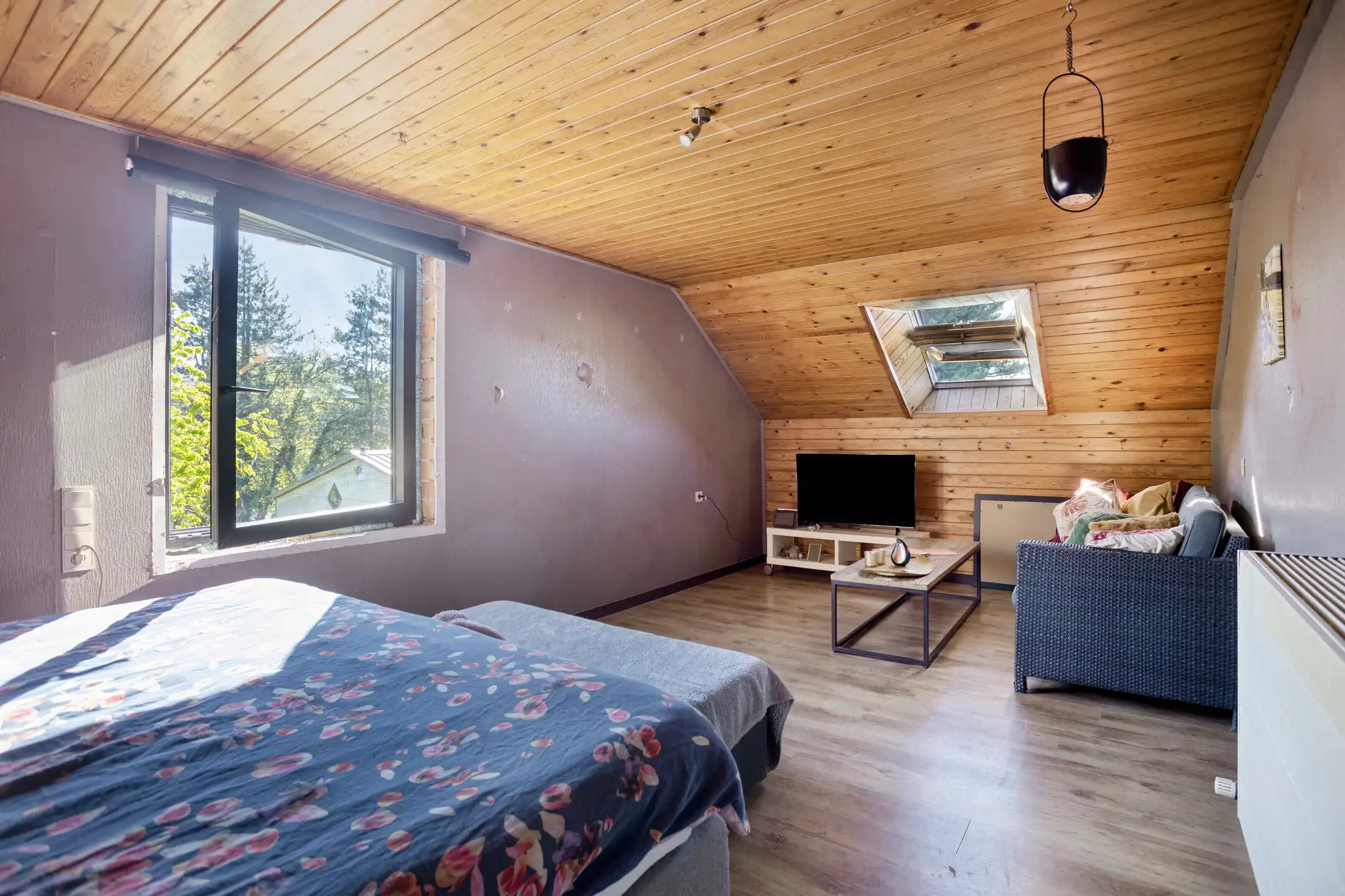 Te renoveren vrijstaande woning met veel potentieel foto 14