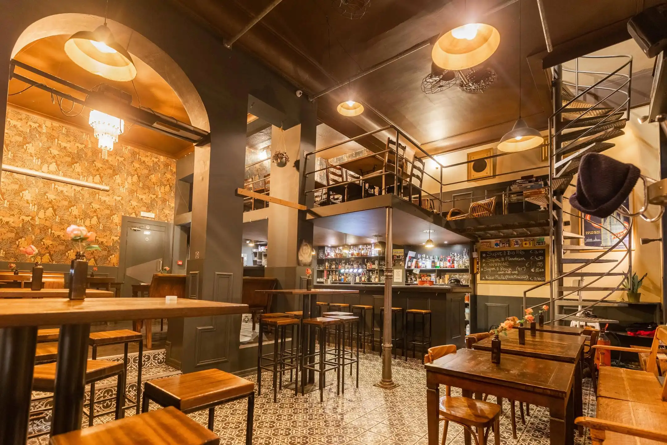 Trendy café over te nemen in Leuven centrum foto {{pictureIndex}}