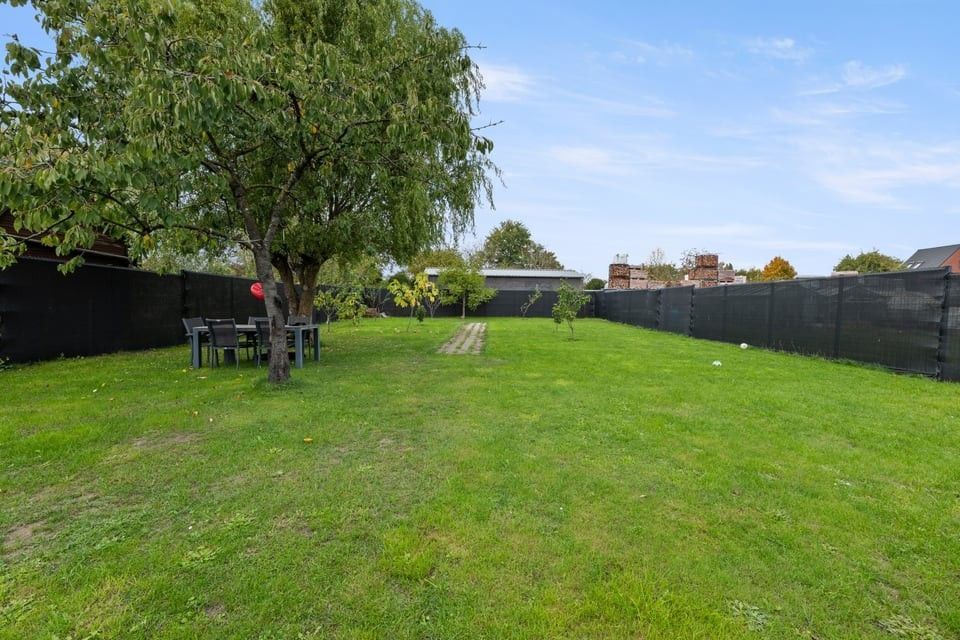 RUIME, GERENOVEERDE OPEN BEBOUWING MET 6 SLKS EN KNAPPE TUIN IN ALKEN foto 5