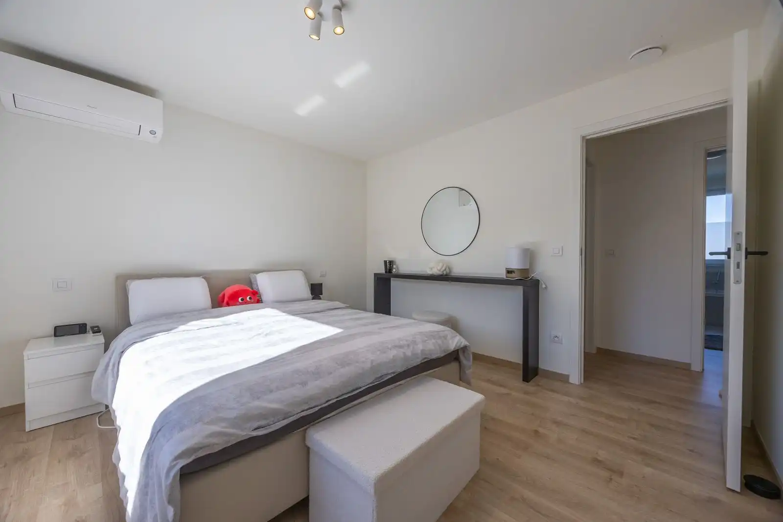 Jonge halfopen woning met 3 slpk, gezellige tuin én kwalitatieve afwerking foto 17