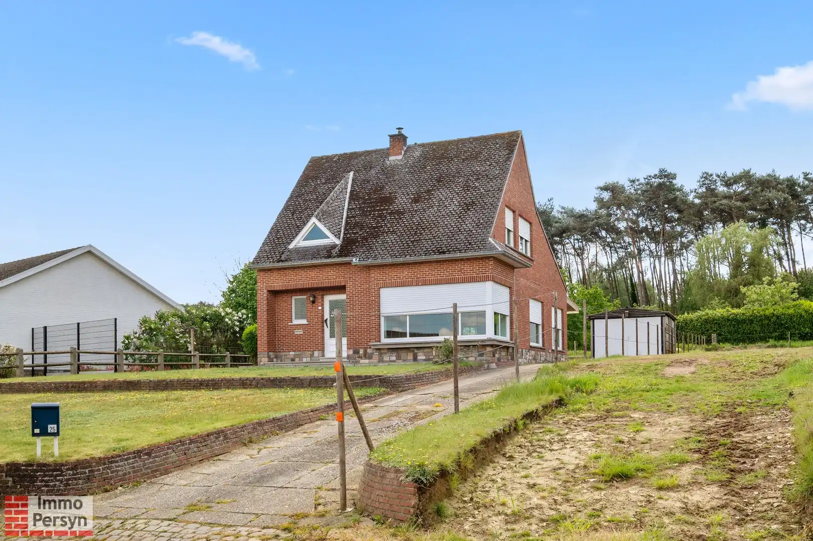 Karaktervolle renovatiewoning met achteruitweg te Messelbroek foto 24