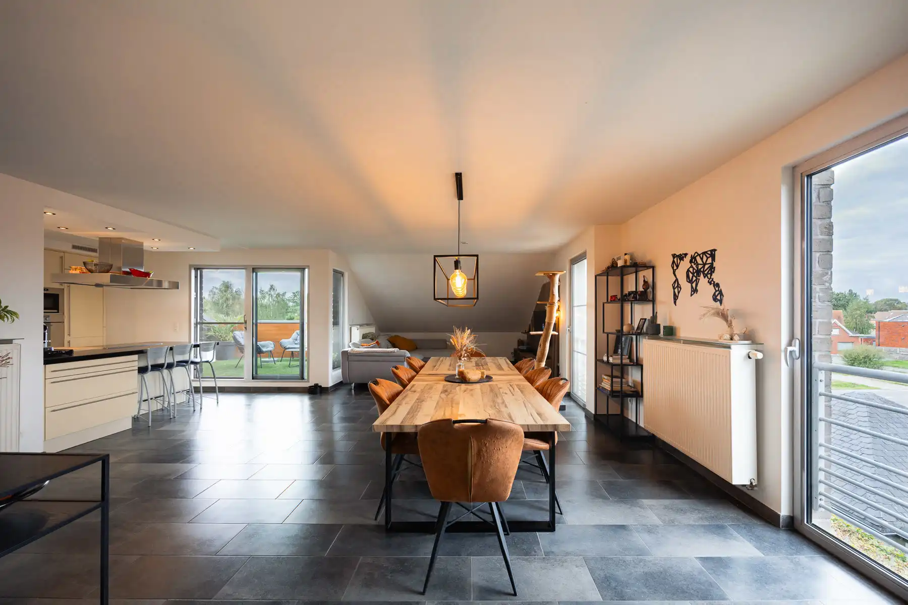 Prachtig dakappartement met ruime zolder en carport! foto 4