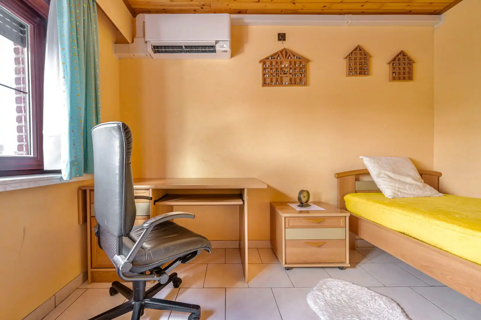 CENTRAAL GELEGEN,  INSTAPKLARE WONING MET GARAGE EN ACHTERUITWEG foto 11