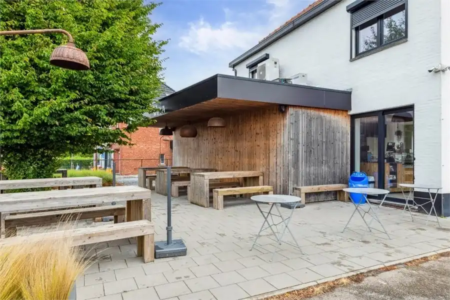 INTERESSANTE OPBRENGSTEIGENDOM MET HANDELSRUIMTE EN APPARTEMENT foto 9