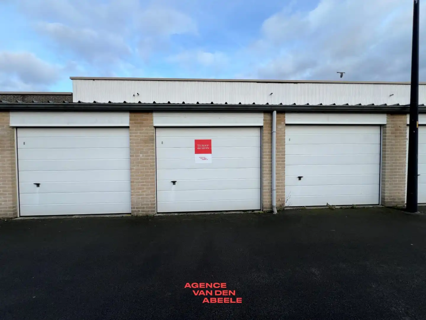 Ruime garagebox nabij de Gistelse Steenweg  foto {{pictureIndex}}