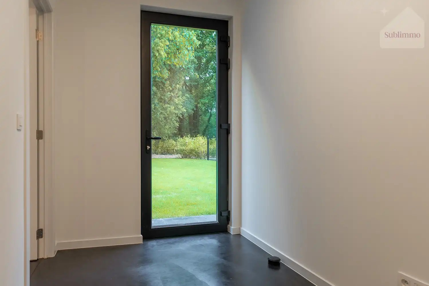 Volledig gerenoveerde karakterwoning met prachtige aangelegde tuin, polyvalente ruimte en 3 slaapkamers foto 16