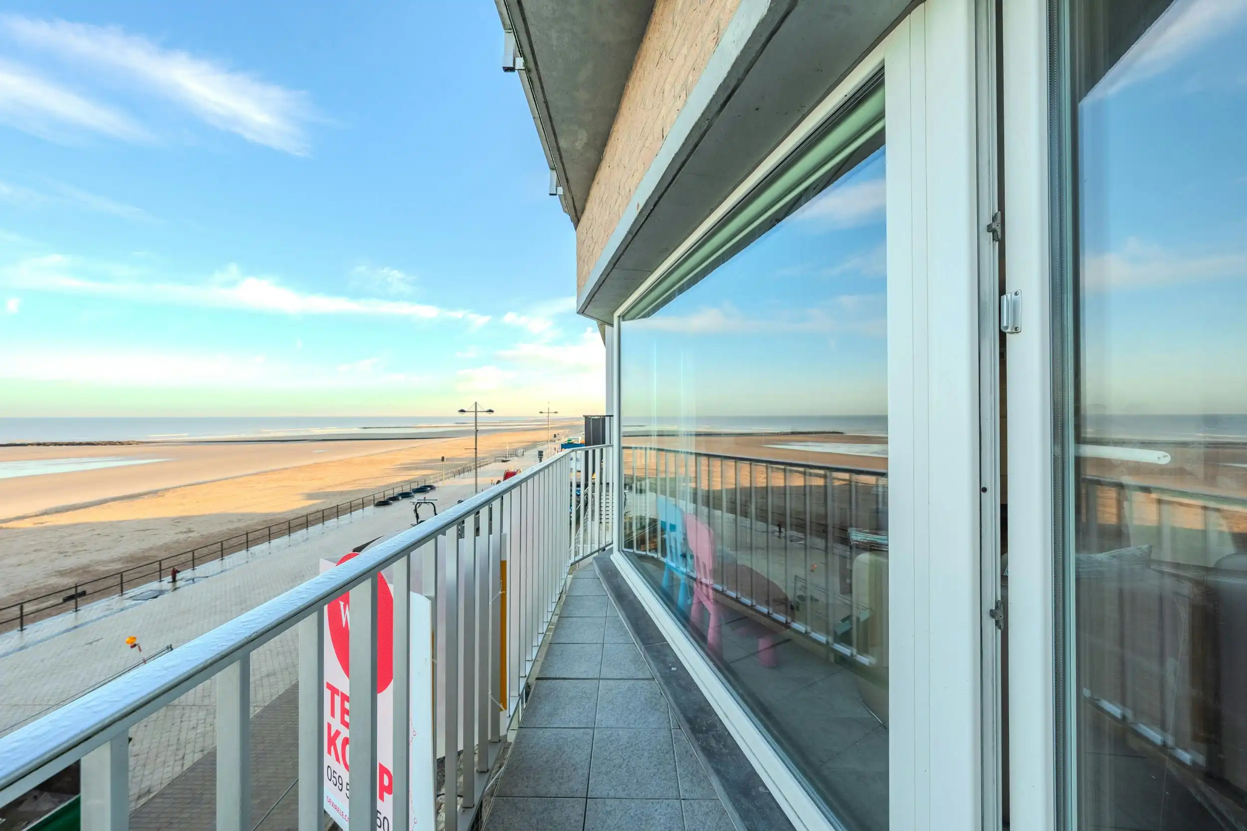 Ruim tweeslaapkamer appartement met frontaal zeezicht! foto 8