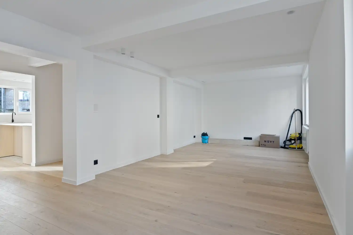 Gerenoveerd appartement met 2 slaapkamers en een terras nabij het Citadelpark en het Sint-Pietersstation. foto 3