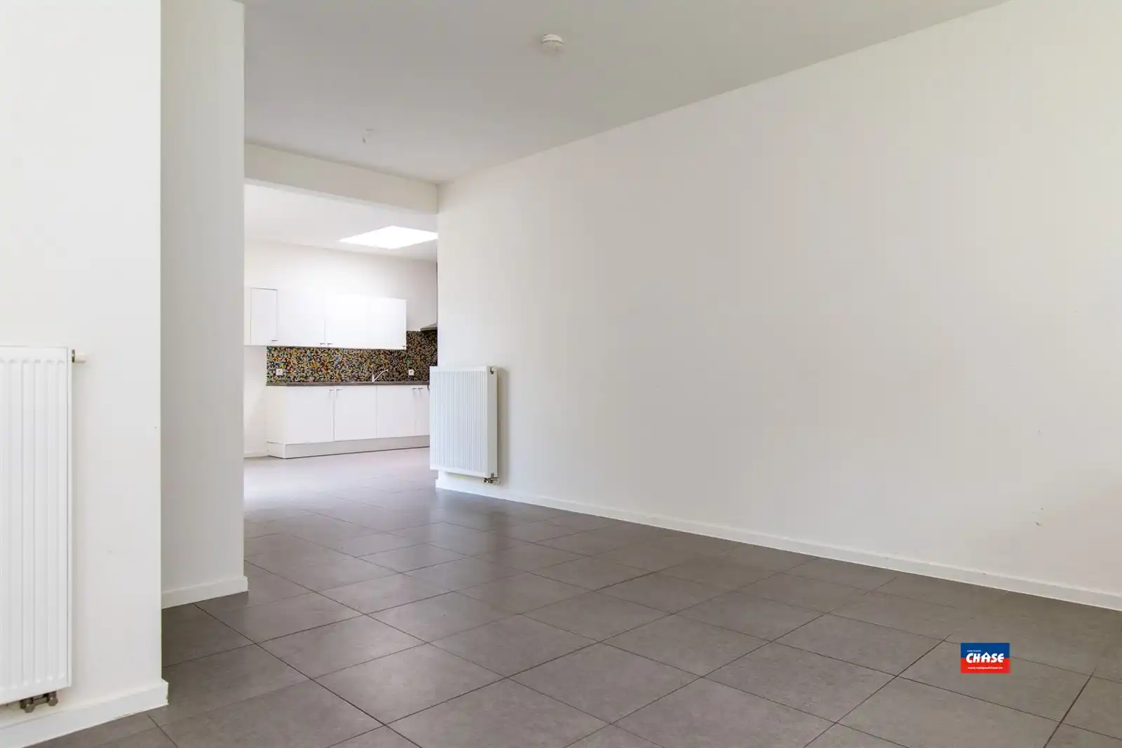 Recent gelijkvloersappartement met 2 slpks, terras en parking foto 4