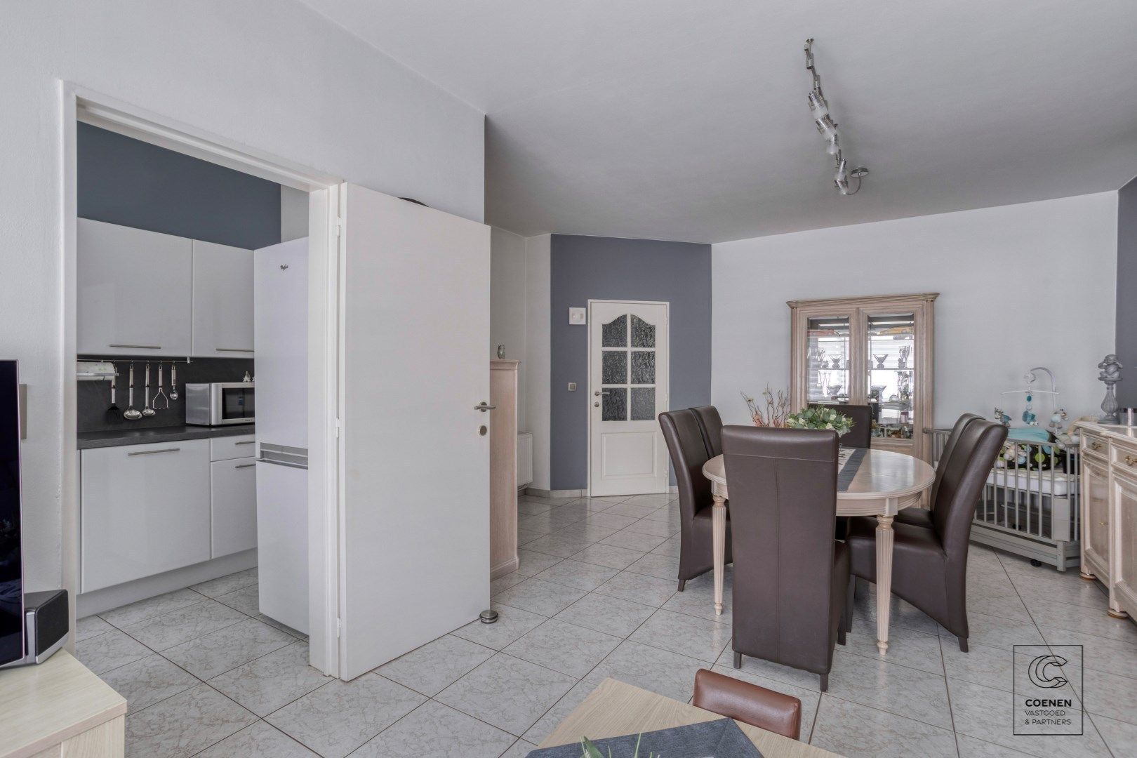 Instapklaar gelijkvloers appartement van 90m² met tuin en garage nabij het centrum van Schoten! foto 5