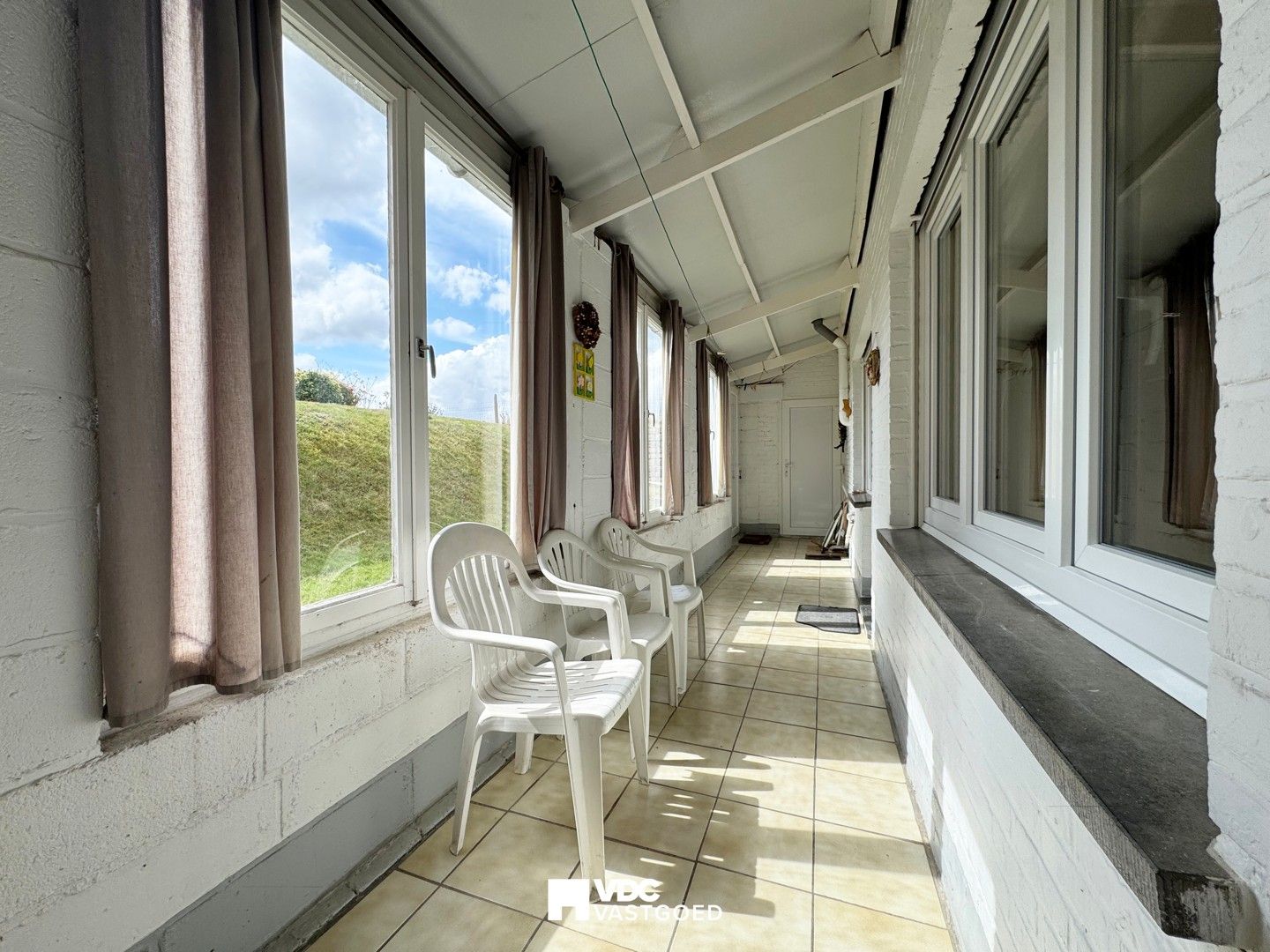 Te renoveren woning met uniek uitzicht op de velden foto 7