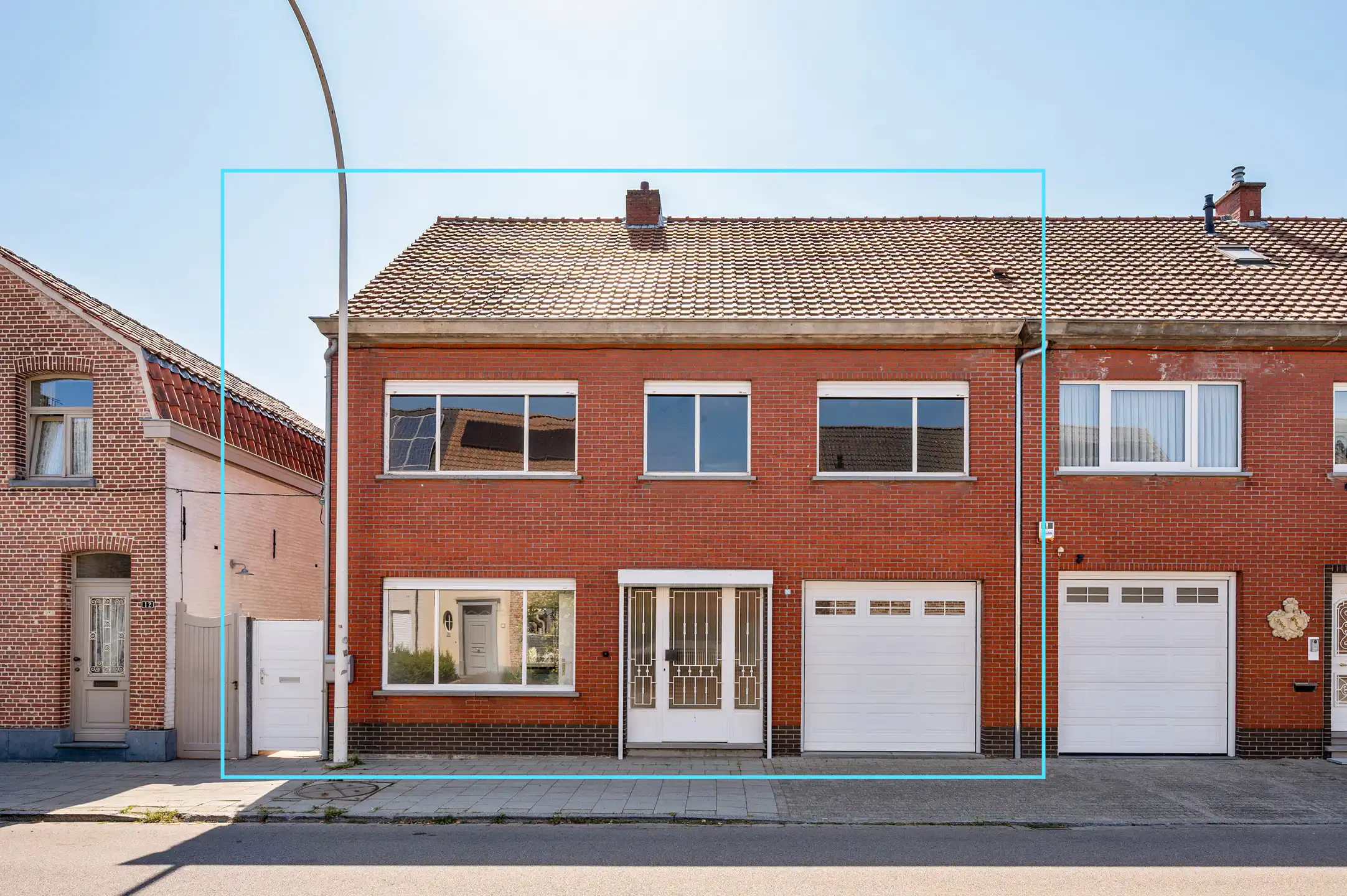 Hoofdfoto van de publicatie: Verrassend ruime te renoveren gezinswoning met 4 slaapkamers, garage, tuin en grote zolder in centrum Essen