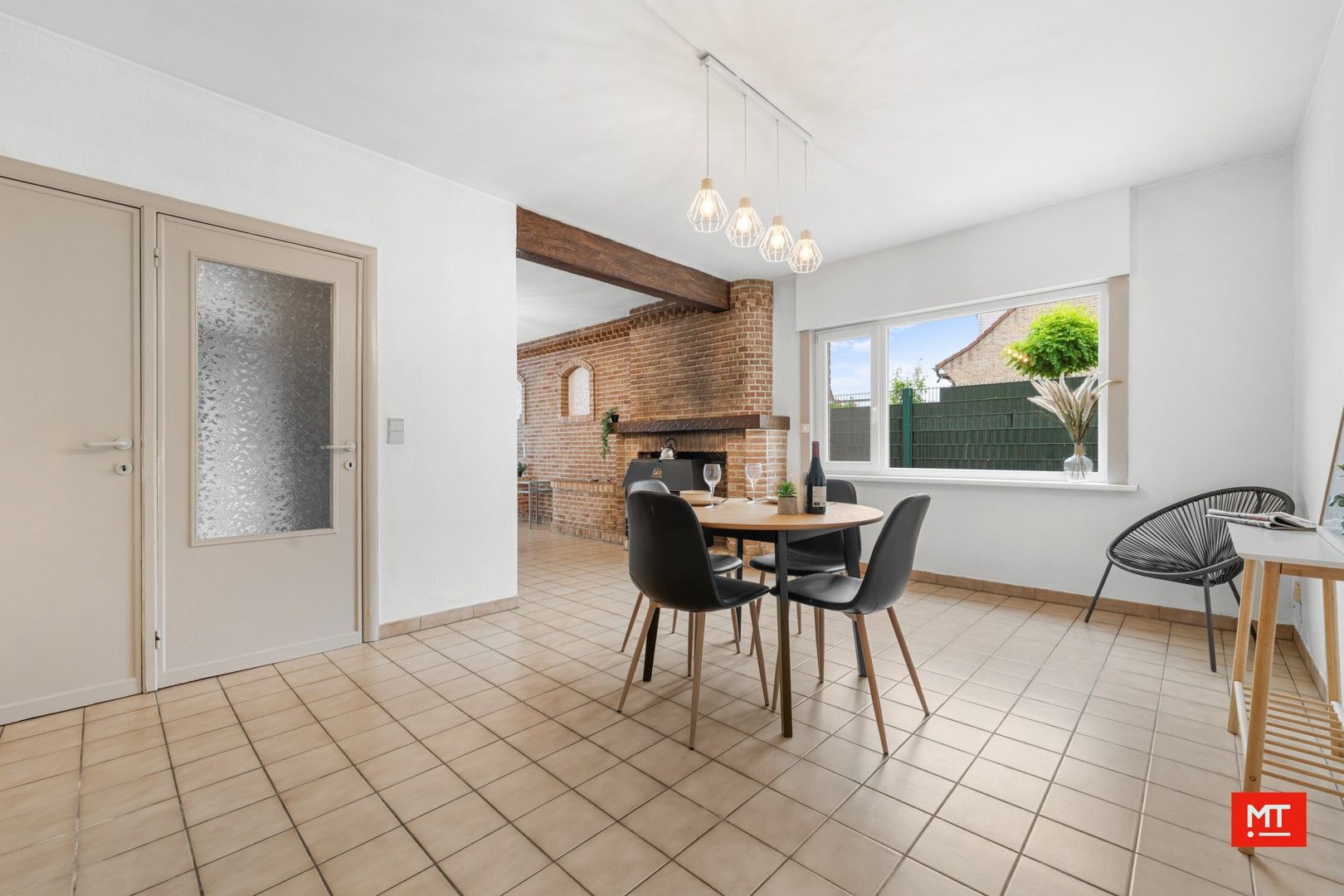 Op te frissen woning met 2 slpk (+ mogelijk), tuin en garage in het landelijke Mesen foto 2